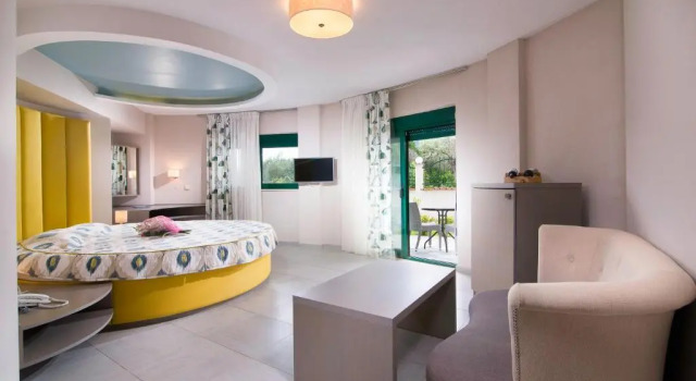Полулюкс с видом на сад Ocean Beach Hotel
