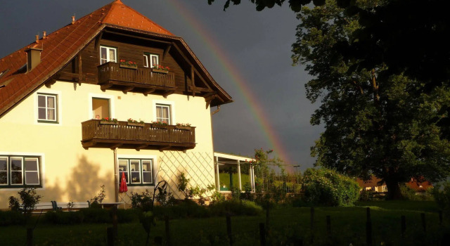 Landhaus Strussnighof, Rezerwuj Dom wakacyjny Hotele w Karyntia z parkingiem, Parking