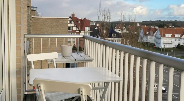 Апартаменты Chic Sea-view Apartment