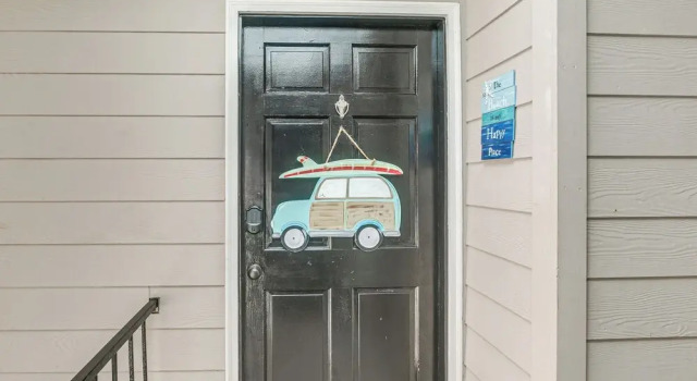Condo w/ Amazing Amenities: 1 Mi to Beach!