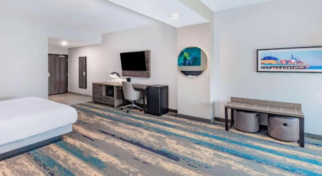 Номер Deluxe La Quinta Inn & Suites by Wyndham Galveston North at I-45