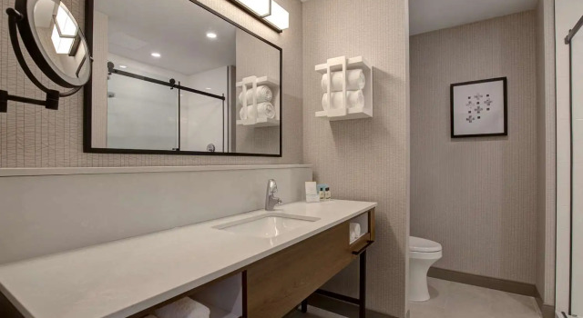 Двухместный номер Standard с видом на город Hampton Inn by Hilton Montreal Downtown