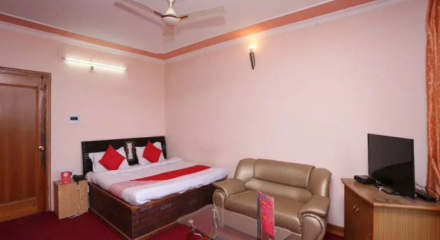 OYO 35560 Hotel Forest View, Забронировать Отель Отели Джамму и Кашмира с парковкой, Парковка