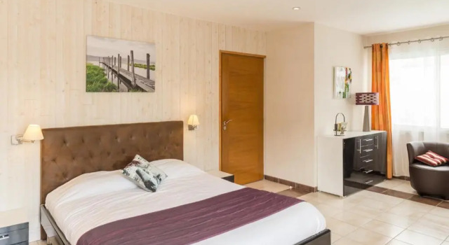 Четырёхместный номер Standard Logis Hôtel LOliveraie