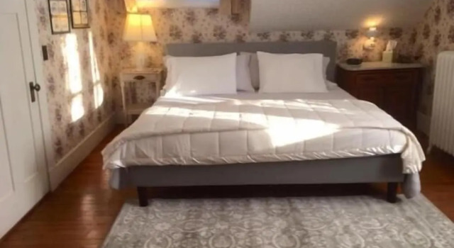 Old Iron Inn Bed and Breakfast, Buchen Sie Bed & Breakfast Hotels in New England mit Parkplatz, Parkplätze