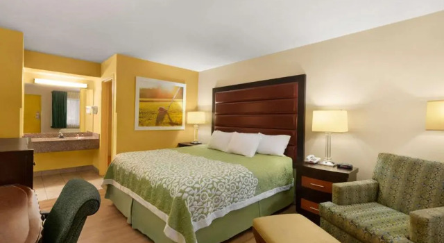 Номер Standard Days Inn by Wyndham N Orlando/Casselberry