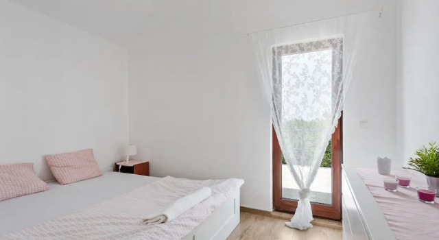 Lovely Apartment in Maslenica With Terrace, Забронировать Апартаменты/квартира Отели Масленицы с парковкой, Парковка