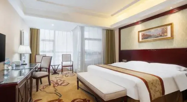 Люкс Deluxe Liancheng International Hotel (Hexie Square Shandong Provincial Hospital)