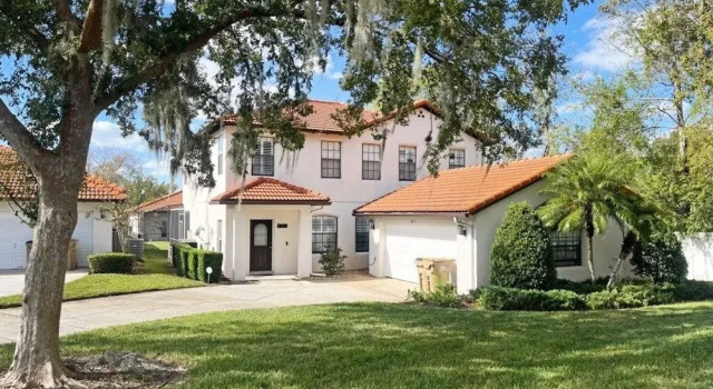 Коттедж The White House 4 Bedroom Home