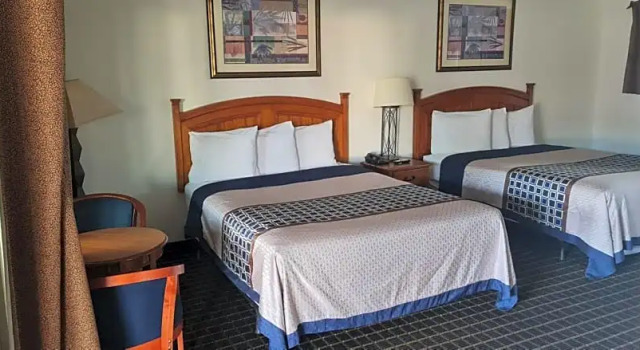 Двухместный люкс с 2 комнатами с видом на город North Coast Inn
