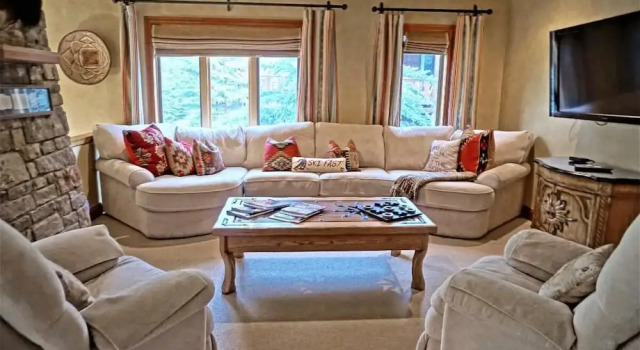 1835 Gore Creek Dr W - 6 Br Home
