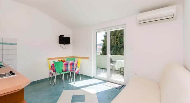 Apartments Ruzica M, Prenota Appartamento Hotel a Isole Quarnerine con parcheggio, Parcheggio