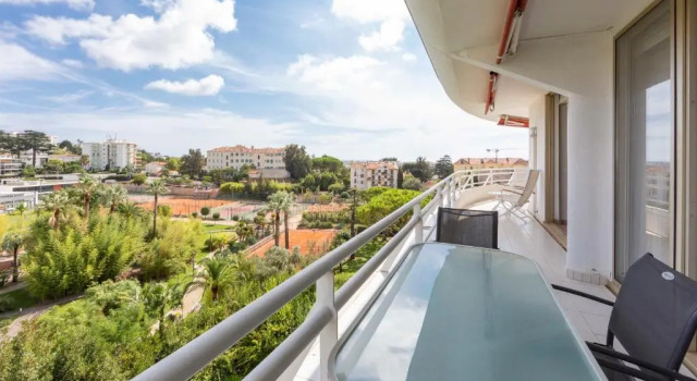 Апартаменты Appartement entièrement équipé de 105 m2 avec vue mer et collines