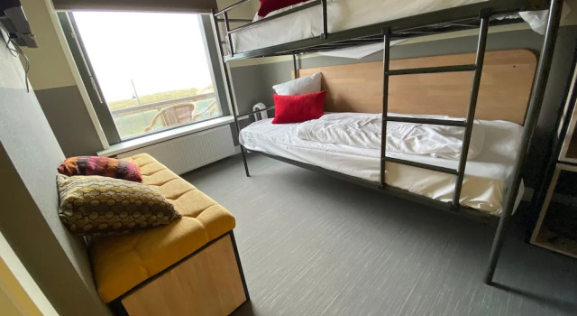 Четырёхместный семейный номер Standard с балконом и с видом на океан Two Brothers Noordwijk Beach
