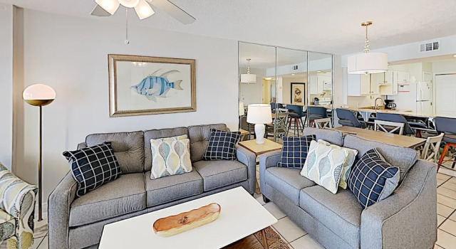 Walk Everywhere! Charming Gulf-view W/ Pool 2 Bedroom Condo, Забронировать Апартаменты/квартира Галф-Шорс Alabama Gulf, рядом с Парк аттракционов Waterville USA