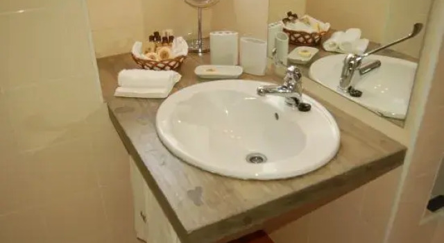 Holiday Cottage Rental with Shared Pool and Sea and Mountain View, Забронировать Дом для отпуска Коттеджи Нордешти, Коттедж