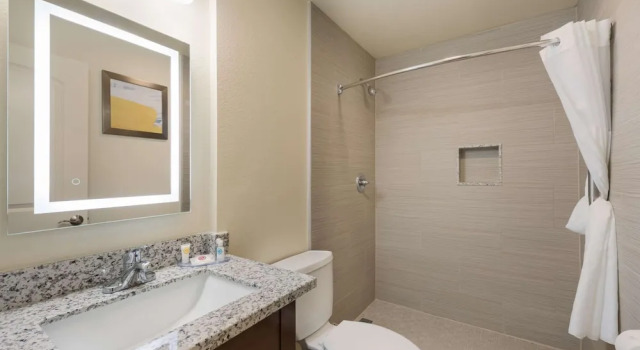 Четырёхместный номер Standard Comfort Inn Gilroy