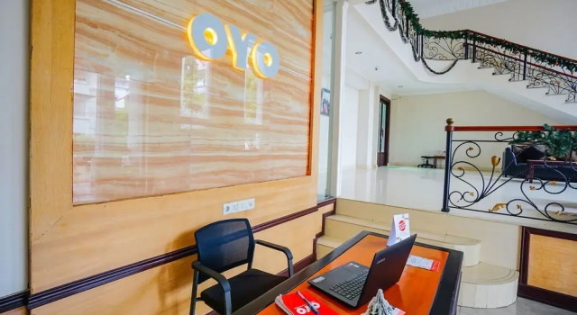 OYO 1062 Virginia Residence, Book Hotel Hotels in Sulawesi with Parking, Parking