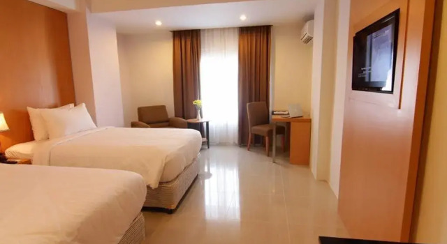 Номер Deluxe Grand Asia Hotel