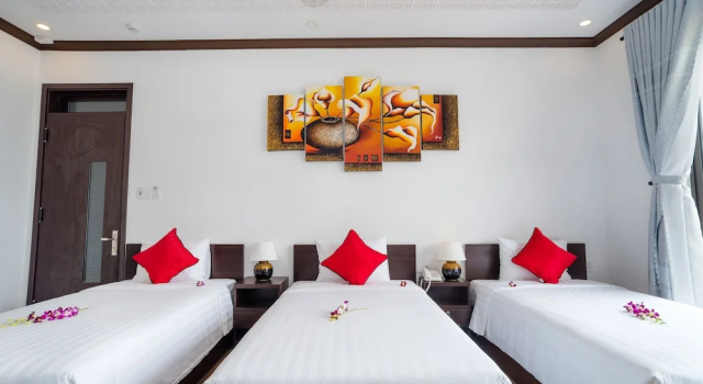 Трёхместный номер Standard с балконом и с видом на бассейн Vinci Villa Hoi An