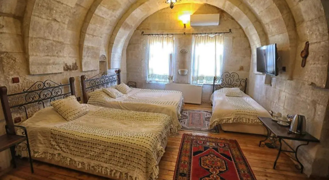 Четырёхместный номер Standard Century Cave Hotel
