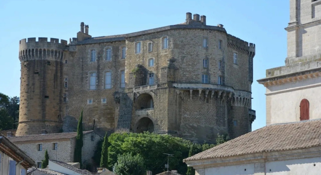 Farmhouse in Carpentras with Pool, Забронировать Вилла Коттеджи Mont Ventoux, Коттедж