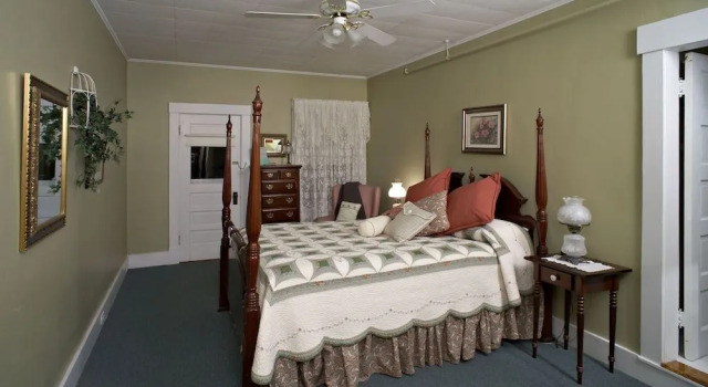 Fullerton Inn, Book Pension Chester Vermont