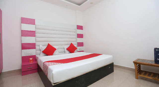 OYO 19718 Hotel Priva, Забронировать Отель Отели Нью-Дели с завтраком, Завтраки