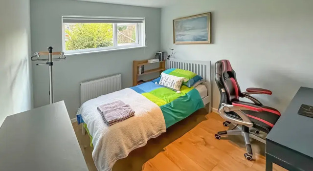 Stroud's Golden Valley 2-bedroom Apartment Retreat, Varaa Huoneisto Asunnot kohteessa Merseyside, Huoneisto
