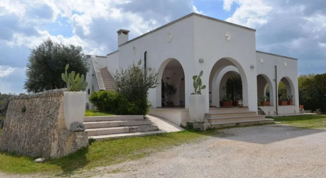 Villa in Casalini with Pool & Olive Garden, Buchen Sie Villa Hotels in Ostuni mit Pool, Schwimmbad
