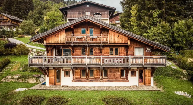 Шале Chalet 5 minutes walk from the center of Megève and Ski-in ski-out