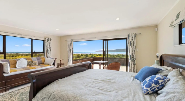 Island View Beach House - Paraparaumu Beach Home, Забронировать Отель Отели Парапарауму с парковкой, Парковка