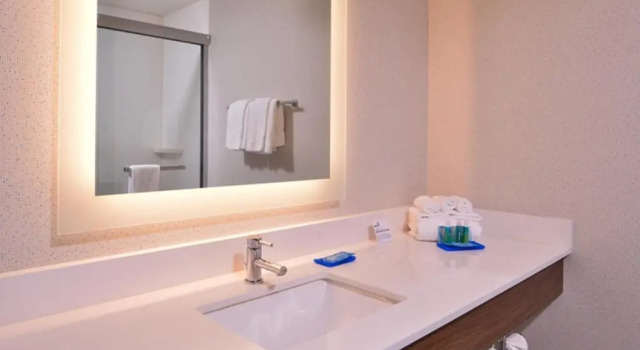 Номер Standard Holiday Inn Express Grover Beach-Pismo Beach Area by IHG