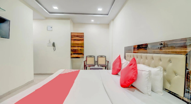 OYO 72564 Om Sai Lodge Hotel, Забронировать Отель Отели штата Махараштры 3 звезды, 3*