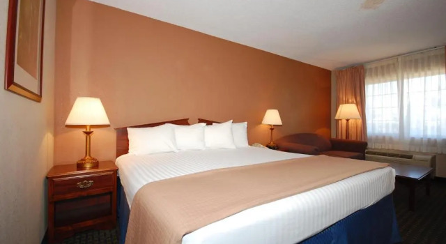 Номер Standard Magnuson Hotel Red Baron