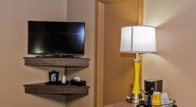 Четырёхместный номер Standard AArya Hotel By Niagara Fashion Outlets
