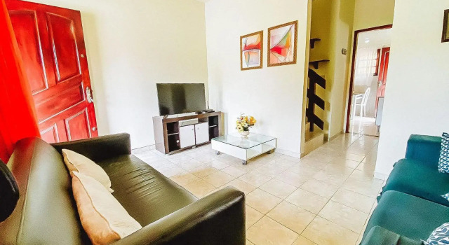 Casa a 300 metros da praia do Centro - WIFI 200MB - Netflix - 2 Quartos - Cozinha equipada - Churrasqueira - Pet friendly - Quintal