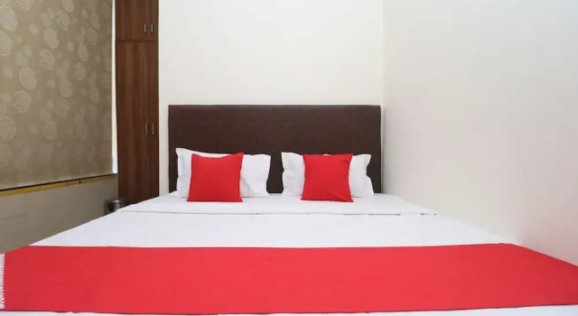 OYO 28575 Hotel J&B, Забронировать Отель Отели штата Харьяны с парковкой, Парковка