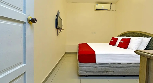 OYO 90585 D Pearl Hotel, Prenota Hotel Bayan Lepas 