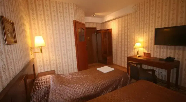 Dwór Ostoia, Boek Hotel Hotels in Subkarpaten met parkeren, Parkeren