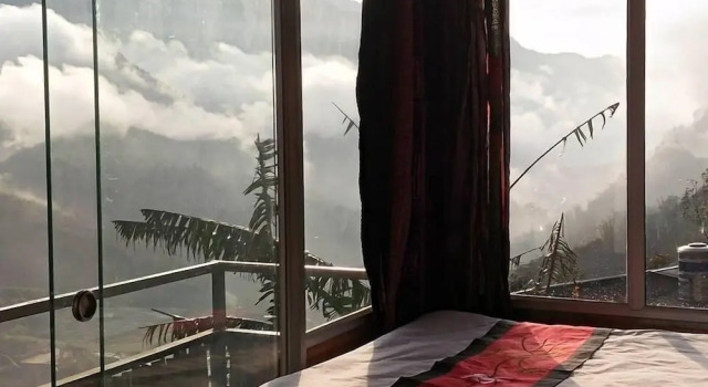 Четырёхместный семейный номер Standard с балконом и с видом на горы Valley View Homestay