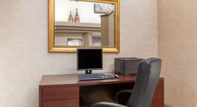 Ramada by Wyndham St George, Забронировать Отель Сент-Джордж Национальный парк Зайон, рядом с Dixie Regional Medical Center River Road