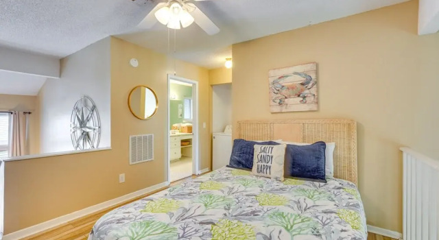 Panama City Beach House: Walk to Beach & Boat Ramp, Book Lejlighed Hoteller i Lower Grand Lagoon med parkering, Parkering