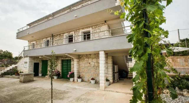 Holiday Home Gabi, Rezerwuj Hotel Kanica Split-Dalmatia County