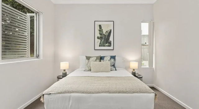 Central Cosy 2-bed With Pool and Near QUT & CBD, Забронировать Апартаменты/квартира Отели Брисбна с парковкой, рядом с Баптистская церковь Windsor Road, Парковка