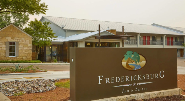 Fredericksburg Inn & Suites