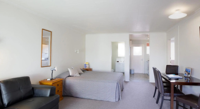 Апартаменты AAA Thames Court Motel