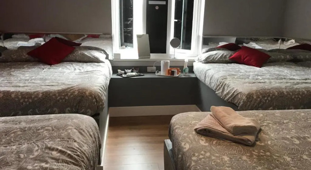 Кровать в общем номере Xtasia Adult Hotel