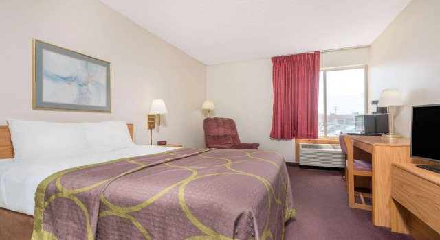 Super 8 by Wyndham Menomonie WI
