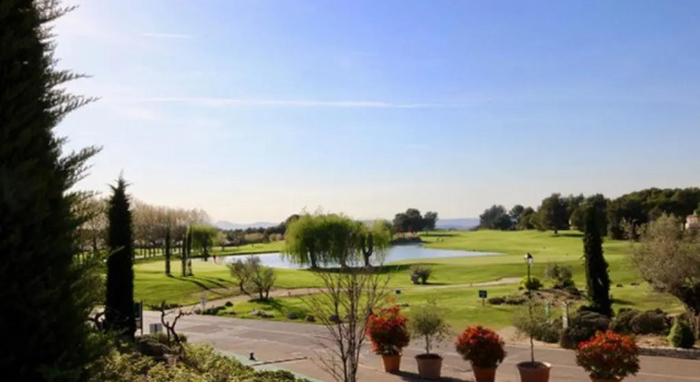 Апартаменты Apartement Beata in Provence, Golf Pont Royal